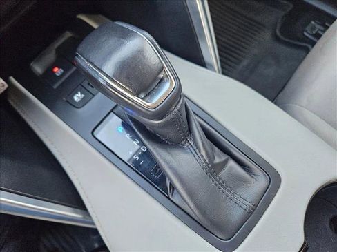 Used 2022 Toyota Venza LE image 11