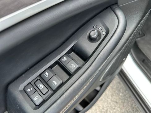 Used 2023 Jeep Grand Cherokee 4WD 4xe image 11