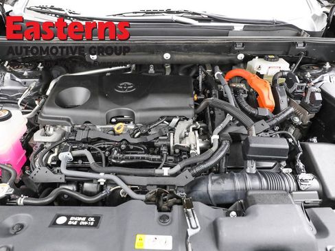 Used 2021 Toyota RAV4 LE image 7