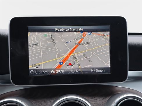 Used 2019 Mercedes-Benz GLC 300 4MATIC image 25