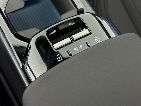 New 2026 Volvo EX30 Plus w/ Climate Package image 17