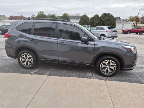 Used 2022 Subaru Forester Premium image 4