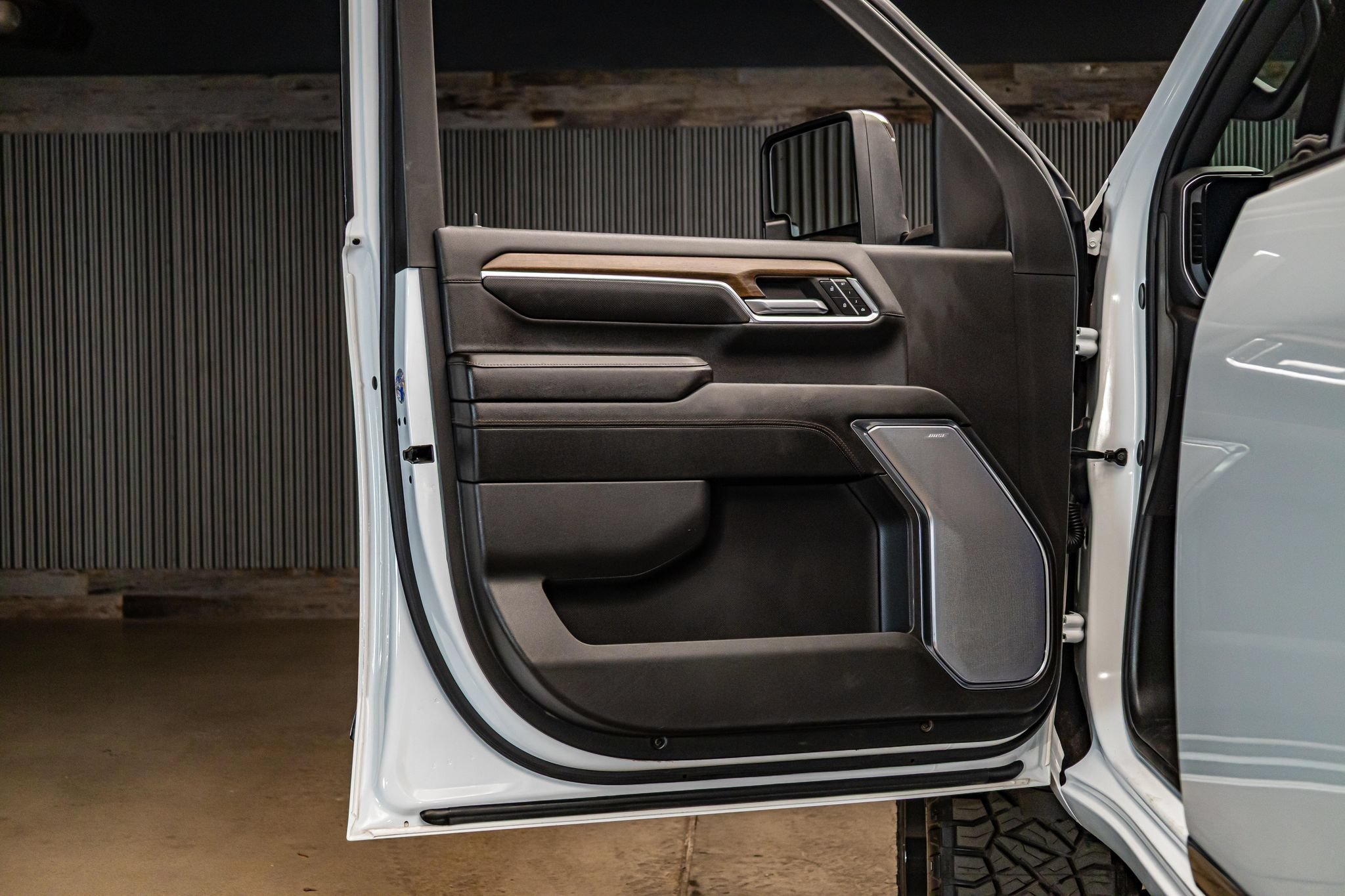 Used 2024 Chevrolet Silverado 2500 High Country w/ High Country Premium Package AWD/4WD image 34