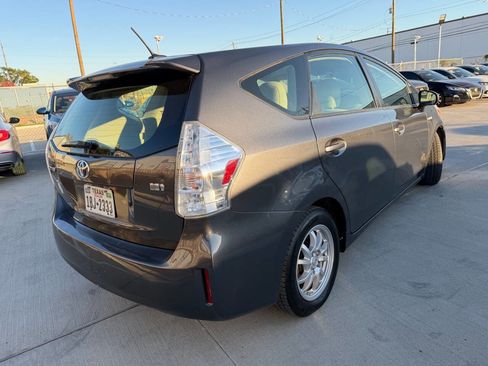 Used 2012 Toyota Prius V Five image 6