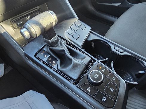 Used 2023 Kia Sportage LX image 19