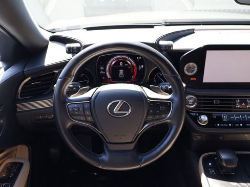 Used 2023 Lexus LS 500 w/ Accessory Package (Z2) RWD image 15