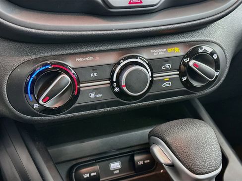 Used 2025 Kia Soul LX w/ LX Technology Package FWD image 23
