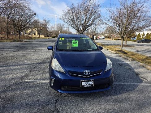 Used 2014 Toyota Prius V Three image 9