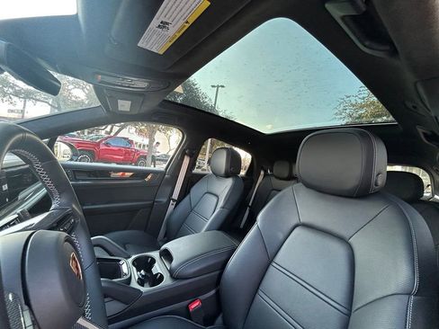 Used 2025 Porsche Cayenne GTS AWD/4WD image 12