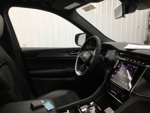 New 2025 Jeep Grand Cherokee L Altitude image 53