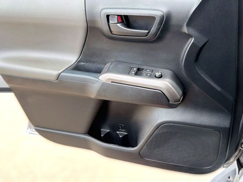 Used 2016 Toyota Tacoma SR5 image 20