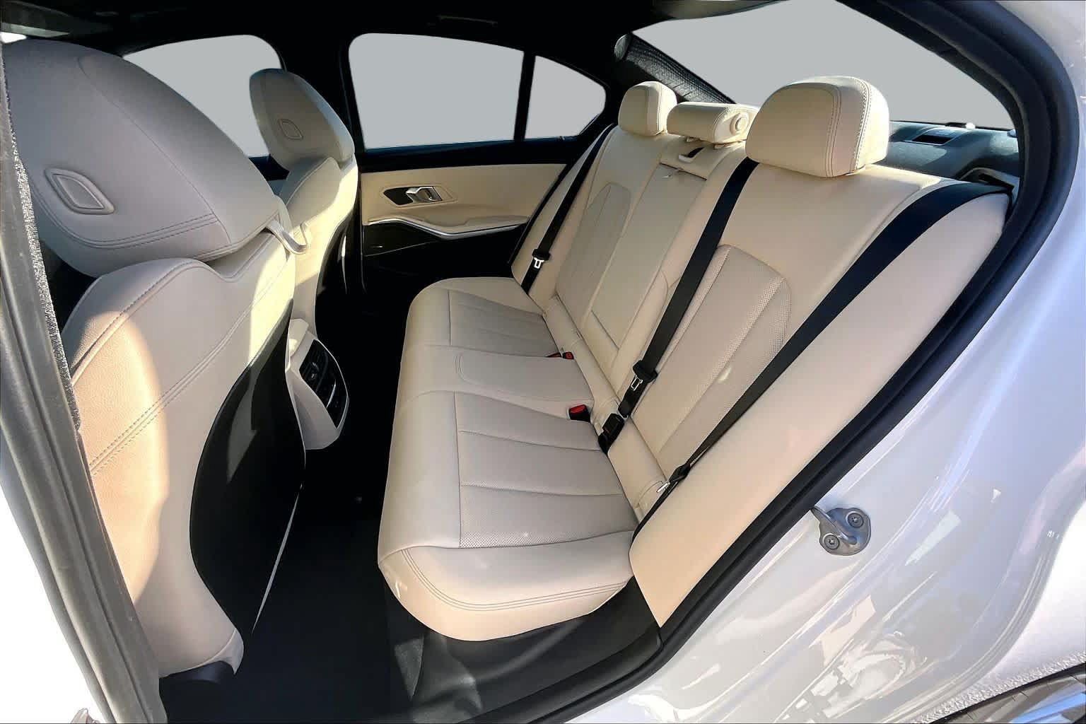 Used 2024 BMW 330i Sedan w/ Premium Package RWD image 20