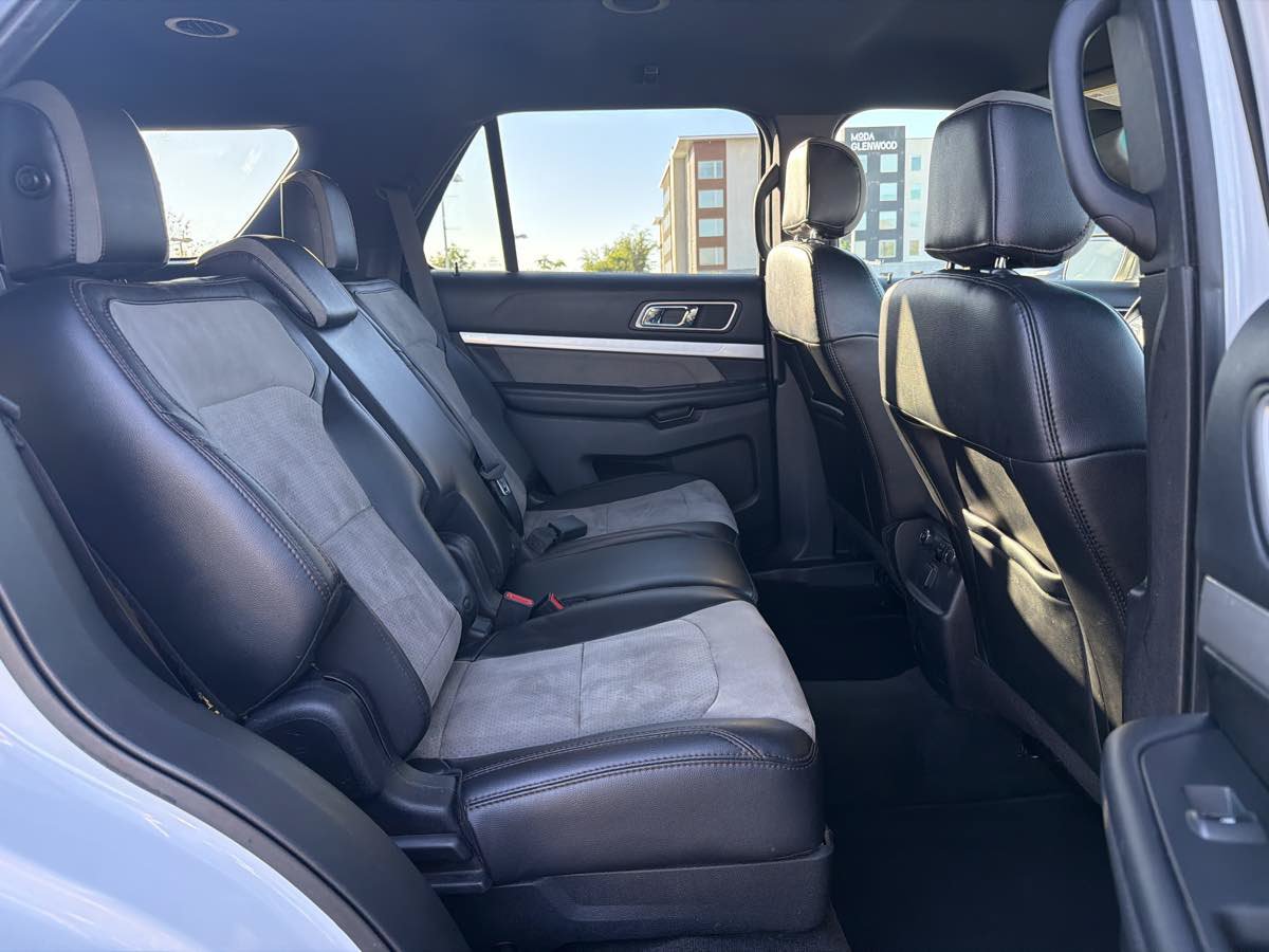Used 2017 Ford Explorer XLT w/ Equipment Group 202A AWD/4WD image 14