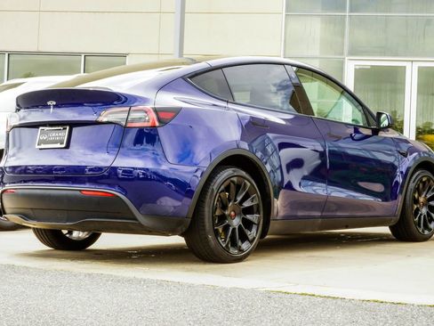 Used 2021 Tesla Model Y Long Range AWD/4WD image 11