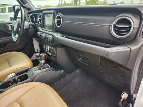 Used 2018 Jeep Wrangler Unlimited Sahara w/ Dual Top Group AWD/4WD image 43