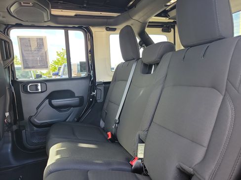 Used 2022 Jeep Wrangler Unlimited Sport image 17