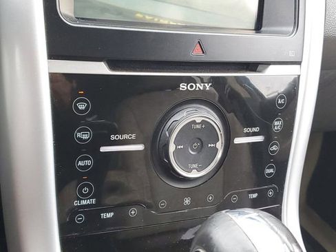 Used 2011 Ford Edge Limited image 19