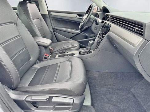 Used 2020 Volkswagen Passat 2.0T SE image 24