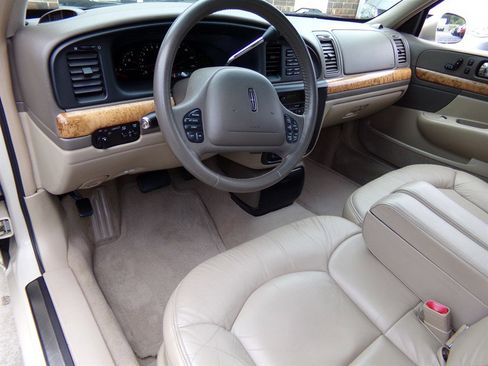 Used 2001 Lincoln Continental image 23