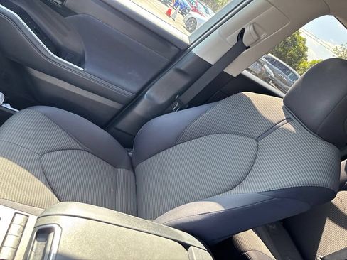 Used 2022 Toyota Highlander LE FWD image 18