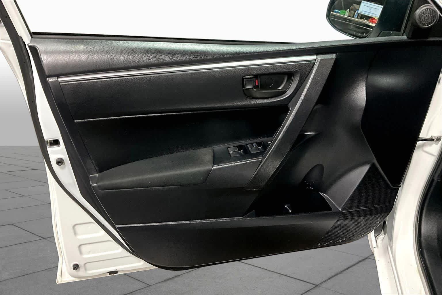 Used 2016 Toyota Corolla L FWD image 20