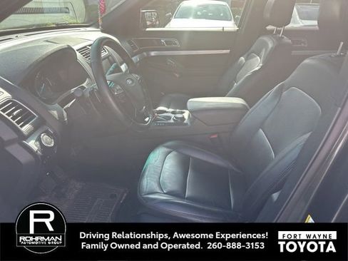 Used 2016 Ford Explorer XLT w/ Equipment Group 202A AWD/4WD image 9