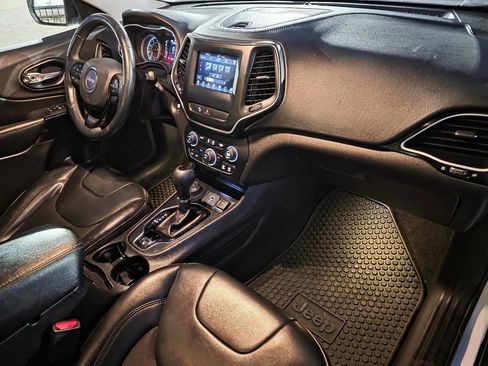 Used 2019 Jeep Cherokee Latitude Plus AWD/4WD image 20