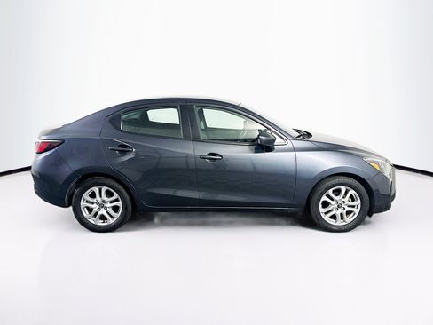 Used 2017 Toyota Yaris iA FWD image 10
