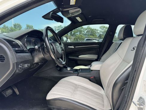 Used 2019 Chrysler 300 S RWD image 12
