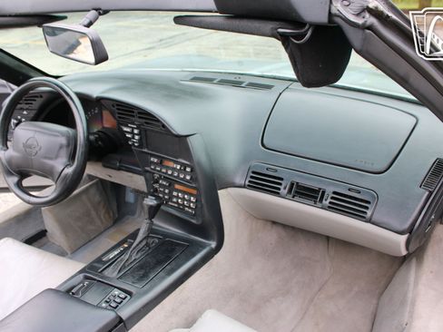 Used 1996 Chevrolet Corvette Coupe RWD image 12