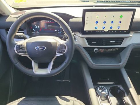 Used 2025 Ford Explorer Active RWD image 4