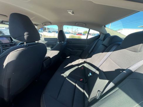 Used 2025 Nissan Altima 2.5 SV image 25