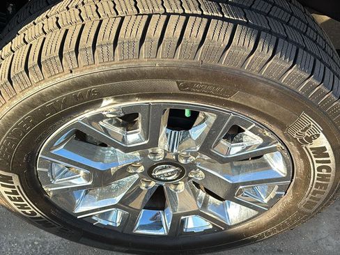 Used 2020 Nissan Titan SL w/ Moonroof Package image 11