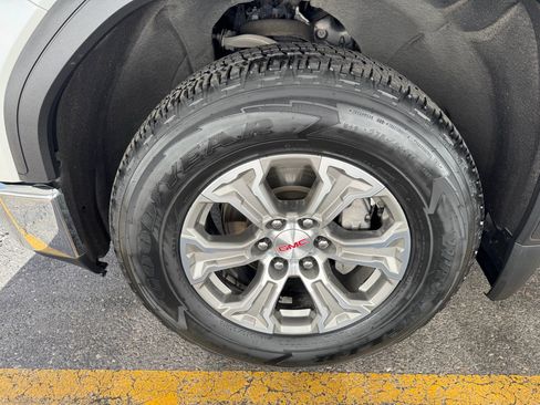 Used 2022 GMC Sierra 1500 SLT w/ Driver Alert Package II image 9