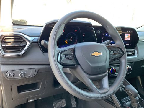 Used 2025 Chevrolet TrailBlazer LT image 32