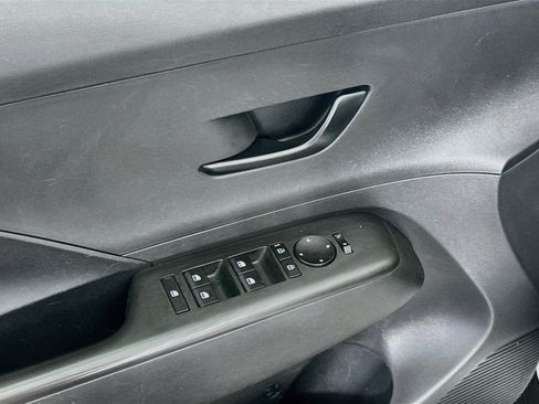 Used 2025 Hyundai Kona SEL FWD image 15