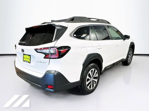 Used 2025 Subaru Outback Premium image 5