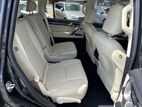 Used 2023 Lexus GX 460 Luxury w/ Sport Design Package AWD/4WD image 32