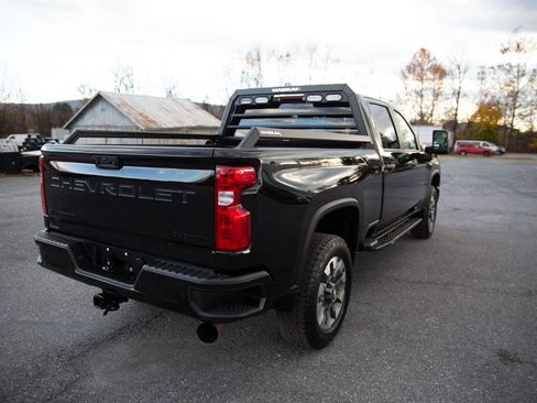 Used 2024 Chevrolet Silverado 2500 Custom w/ Custom Value Package image 3