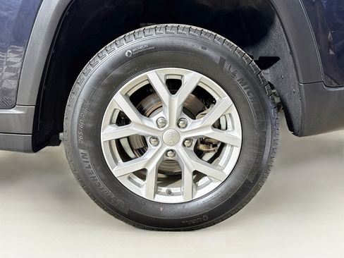 Used 2023 Jeep Grand Cherokee Limited AWD/4WD image 32