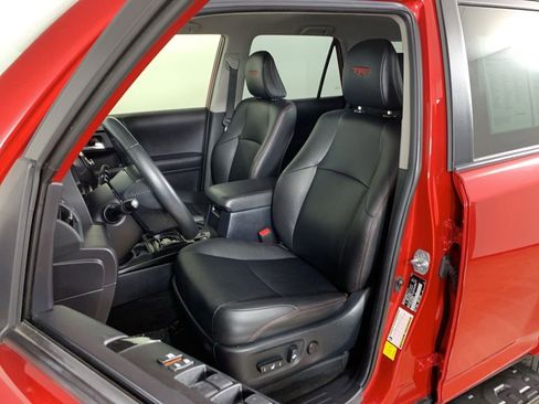 Used 2024 Toyota 4Runner TRD Off-Road Premium AWD/4WD image 28