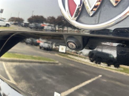 Used 2022 Buick Envision Avenir w/ Technology Package II image 9