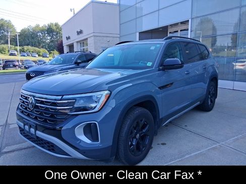 Used 2025 Volkswagen Atlas Peak Edition SE AWD/4WD image 7