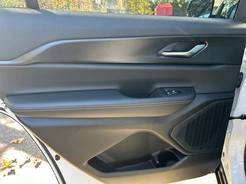 New 2025 Jeep Grand Cherokee L Altitude image 26