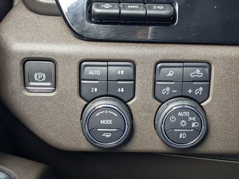 Used 2024 Chevrolet Silverado 1500 LTZ w/ LTZ Premium Package AWD/4WD image 31