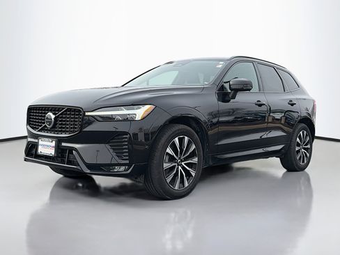 Used 2024 Volvo XC60 B5 Plus image 12