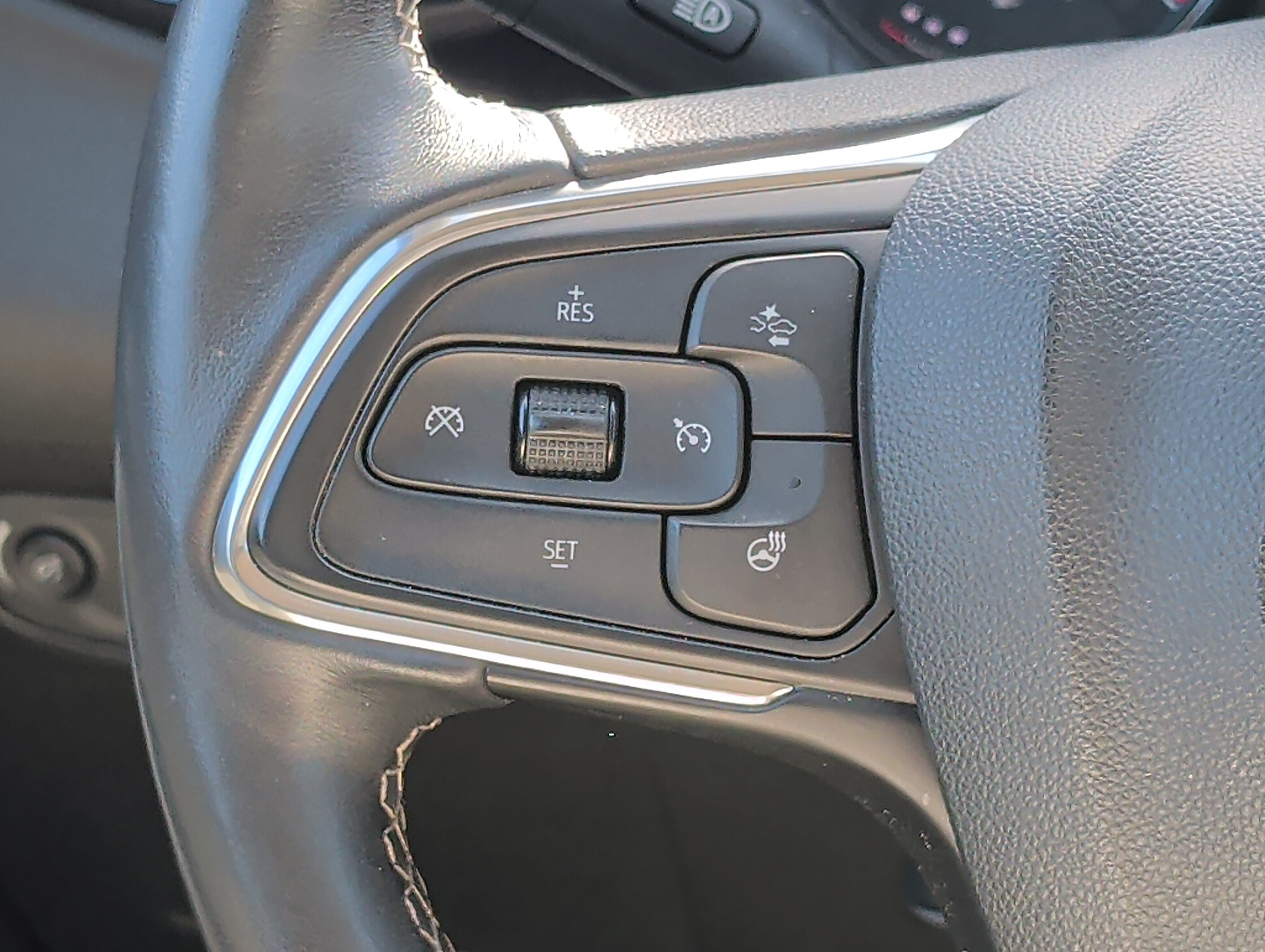 Used 2020 Buick Encore GX Essence w/ Advanced Technology Package AWD/4WD image 28