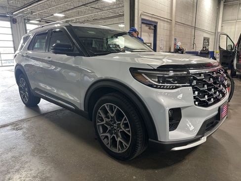 Used 2025 Ford Explorer Platinum w/ Ultimate Package image 2