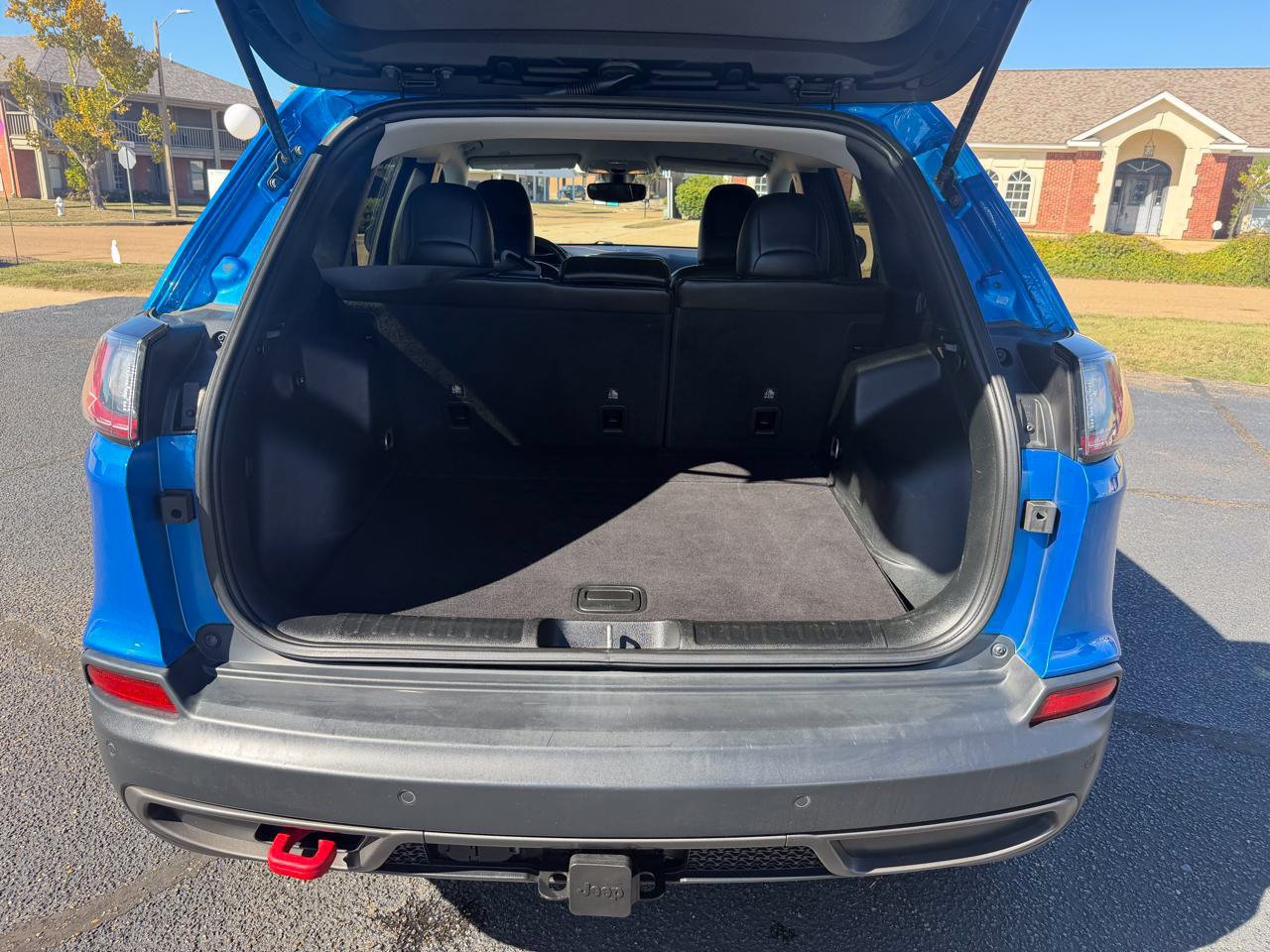 Used 2019 Jeep Cherokee Trailhawk w/ Cold Weather Group AWD/4WD image 8