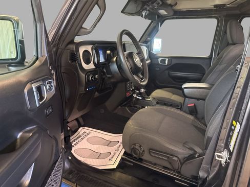 Used 2024 Jeep Wrangler Unlimited AWD/4WD image 12